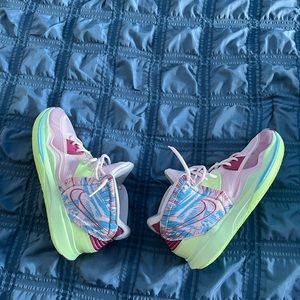 Kyrie Infinity “1 world 1 people”